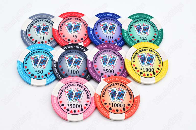 Mesa de casino con fichas